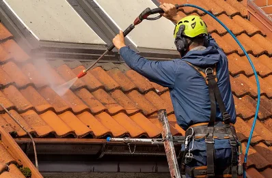 Démoussage et hydrofuge de toiture à Sizun